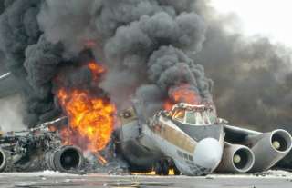 تفاصيل تحطم طائرة تابعة للخطوط الجوية الإندونيسية بعد دقائق من إقلاعها