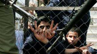 الاحتلال يشدد ظروف اعتقال الأسرى الفلسطينيين بالسجون