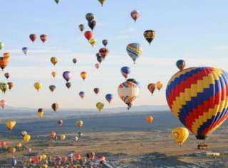 رحلات البالون الطائر في الأقصر: سحر السماء ومغامرة الإقلاع