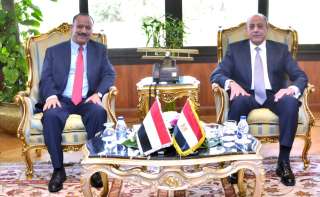 وزير الطيران المدنى يبحث مع نظيره اليمنى سبل تعزيز العلاقات بين البلدين