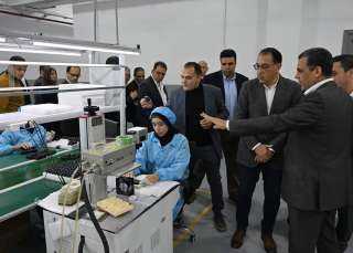 رئيس الوزراء يزور مصنع ”وادي السيليكون” للصناعات الإلكترونية بالسخنة