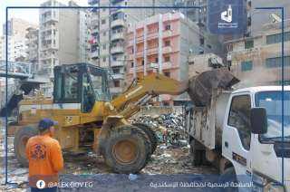 لليوم الثالث على التوالي.. محافظ الإسكندرية يتابع استمرار أعمال شركة نهضة مصر في رفع القمامة