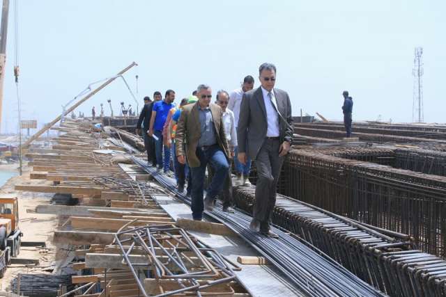 عرفات يتابع أعمال تنفيذ مشروع تطوير وتوسيع المحور التنموى لمدينة برج العرب