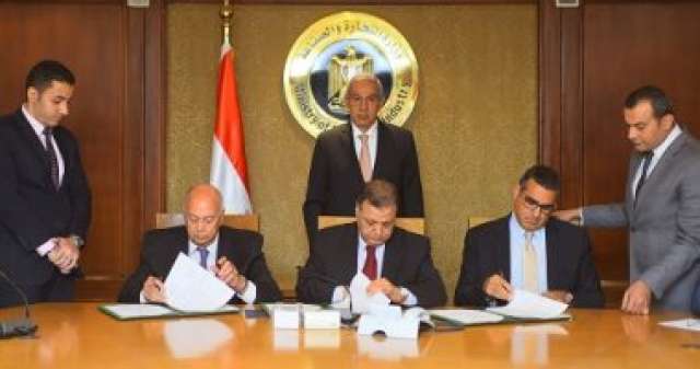 توقيع عقد وزارة التجارة واتحاد مصدرى الأقطان