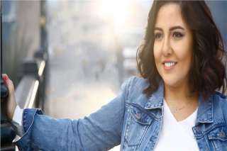 شاهد.. صلاح عبد الله وعدد من النجوم يهنأون ”مي كساب”علي ألبومها الجديد