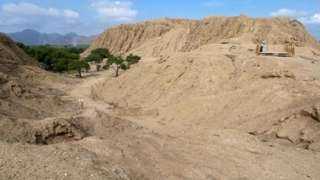 كشف غموض مقابر جماعية لمئات الأطفال والحيوانات في بيرو