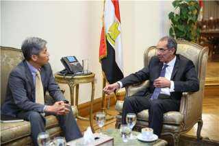 وزير الاتصالات يبحث مع شركة ”LG” ضخ استثمارات جديدة بمصر