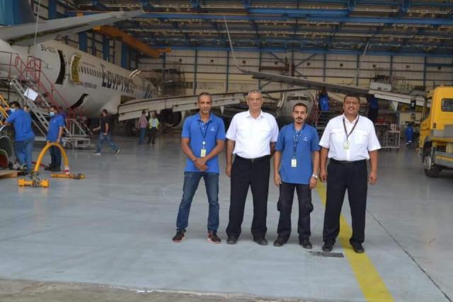 طاقم عمل مصر للطيران للصيانة والأعمال الفنية