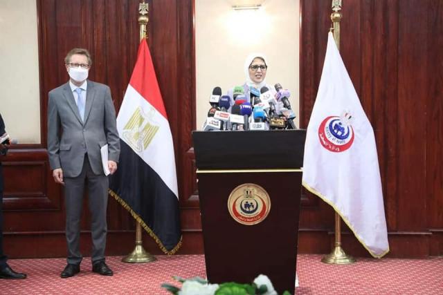 وزيرة الصحة خلال اجتماعها مع السفير الألماني في مصر