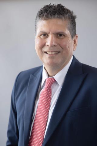 كارلوس جوانزالز،الرئيس التنفيذى لشركة اسمنت اسيوط
