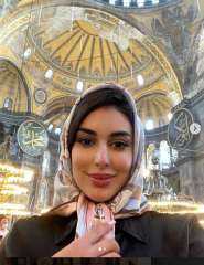 ياسمين صبري بالحجاب في أحدث ظهور لها وتعبر عن فرحتها : الله