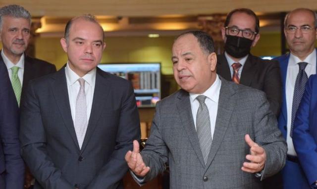 الدكتور محمد معيط وزير المالية مع الدكتور محمد فريد رئيس البورصة المصرية