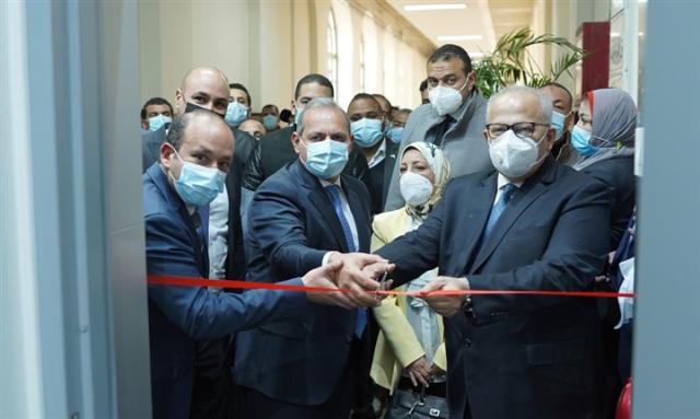 هشام عكاشه رئيس مجلس إدارة البنك الاهلي المصري يفتتح وحدة علاج ودراسات أمراض الأمعاء بمستشفى جامعة القاهرة (قصر العيني).