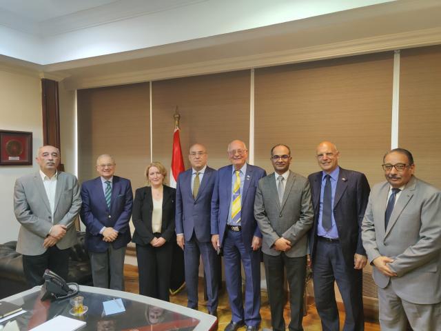وزير الإسكان يلتقى بوفد ألمانيا لبحث أوجه التعاون ونقل التكنولوجيا الألمانية المبتكرة للمشاريع المصرية