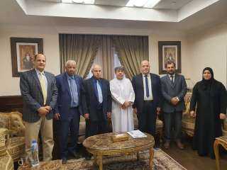 ”الأطباء العرب” وسفارة عمان يبحثان دعم العاملين في الرعاية الصحية