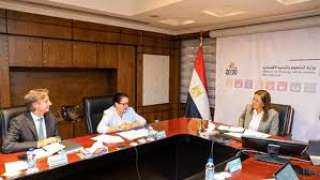 ”د. خالدة بوزار”: ندعم مصرلإنجاح برنامج المشروعات الصغيرة والمتوسطة