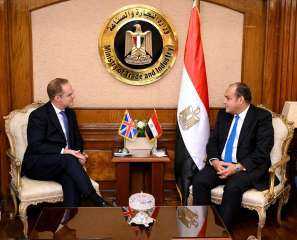 وزير الصناعة يبحث مع سفير بريطانيا بالقاهرة سبل تعزيز علاقات الشراكة الاستراتيجية بين البلدين