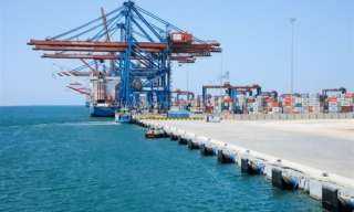 بالفيديو .. اقتصادية قناة السويس  تبث أعمال تطوير ميناء السخنة التابع للمنطقة