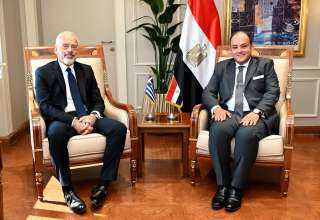 وزير الصناعة يبحث مع سفير اليونان بالقاهرة سبل تعزيز العلاقات الاقتصادية بين البلدين