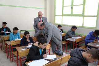 محافظ أسوان يُشيد بانتظام سير امتحانات الشهادة الإعدادية