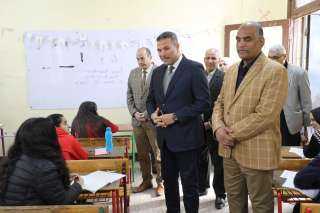 محافظ المنيا يشن جولات تفقدية لعدد من لجان امتحانات الشهادة الإعدادية